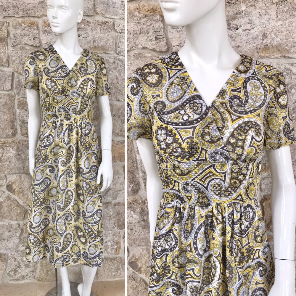 Vintage 1960s 1970s Yellow Brown White Floral Paisley Dress Short Sleeves